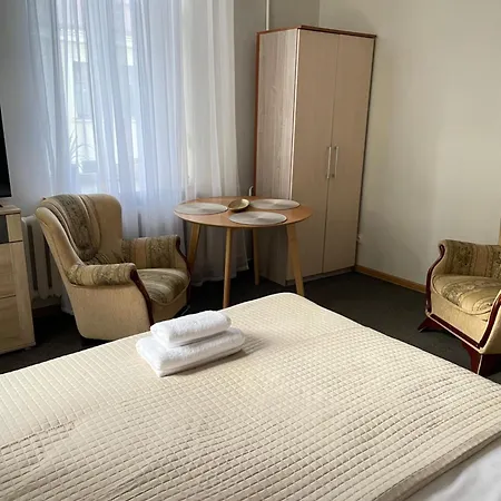 Studija Mona *