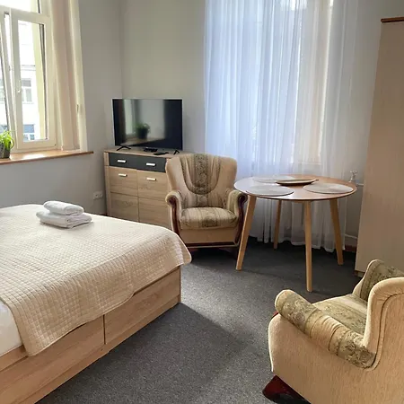 Studija Mona Hostel *