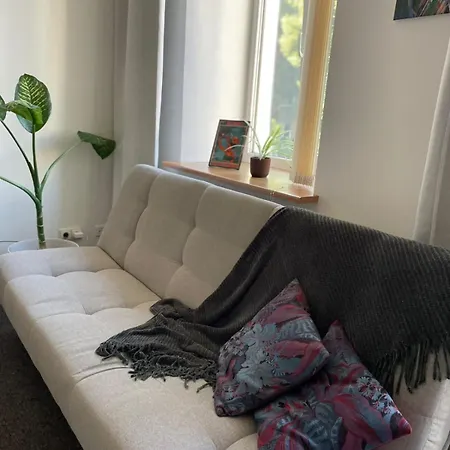 Studija Mona Hostel *