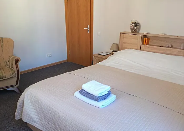 Studija Mona بيت شباب