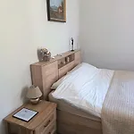 Hostal Studija Mona *